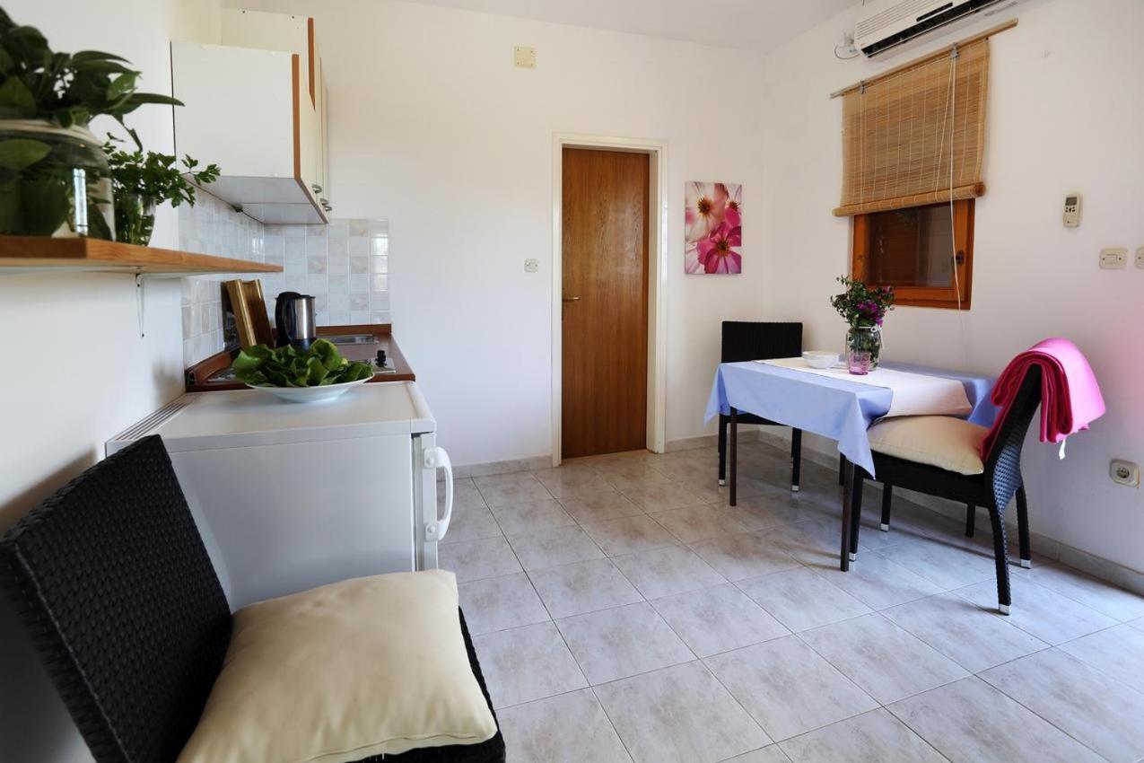 Apartmani Nila Sveta Nedelja  Zimmer foto